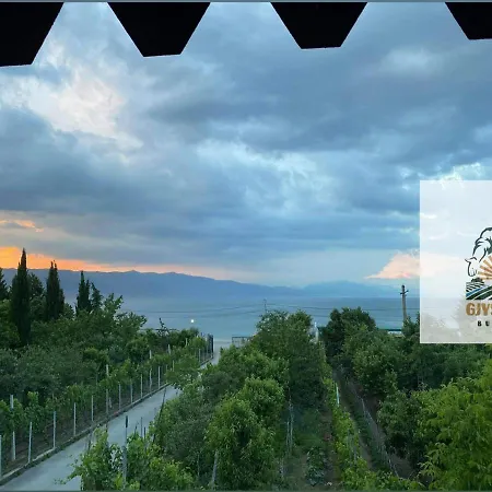 Bujtina Gjyshi Ilo Maison d'hôtes