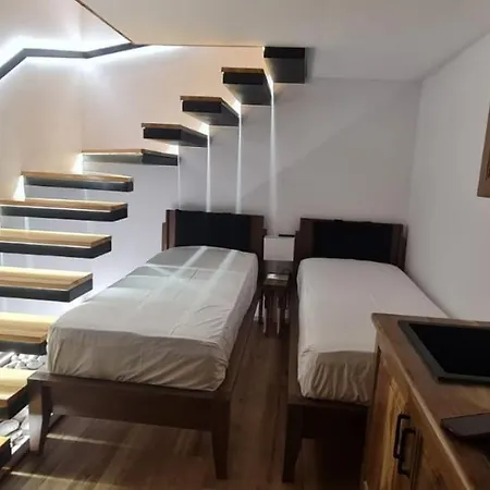 Bujtina Gjyshi Ilo 4*