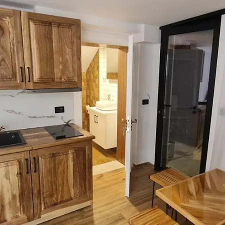 Bujtina Gjyshi Ilo Maison d'hôtes 4*