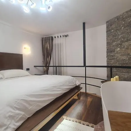 Bujtina Gjyshi Ilo 4*