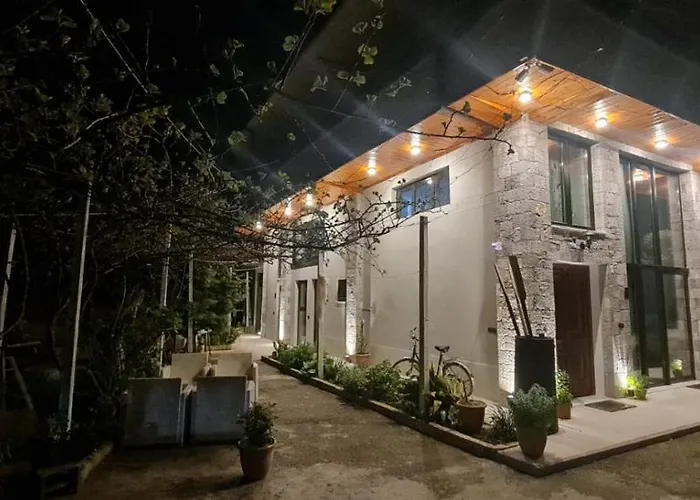 Bujtina Gjyshi Ilo 게스트하우스 4*