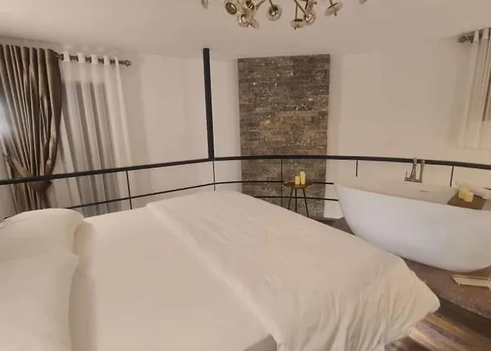 Bujtina Gjyshi Ilo Гостевой дом 4*