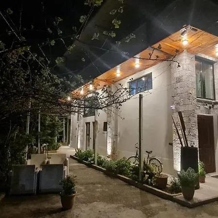 Bujtina Gjyshi Ilo Guest house *