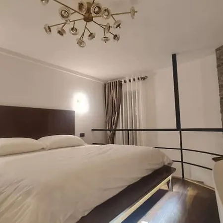 Bujtina Gjyshi Ilo Penzion 4*