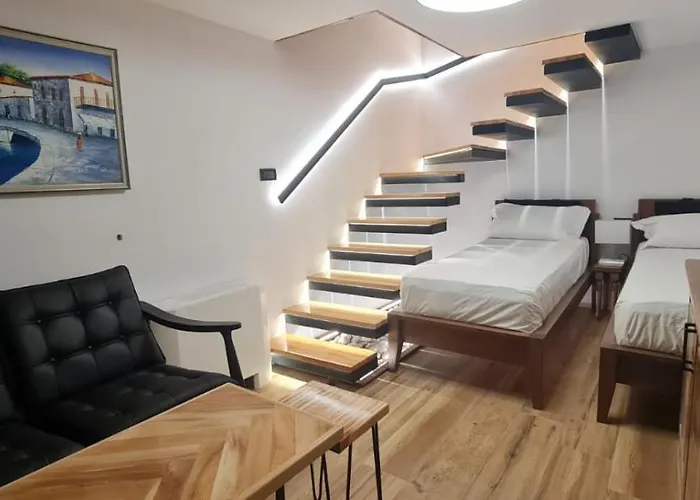 Konukevi Bujtina Gjyshi Ilo 4*
