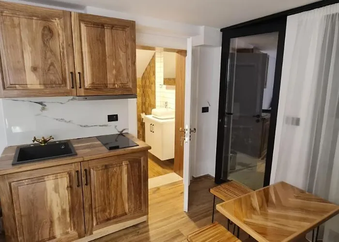 Bujtina Gjyshi Ilo Konukevi 4*