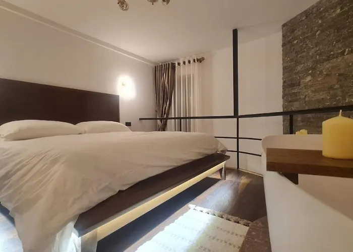 Bujtina Gjyshi Ilo Konukevi Tushemisht