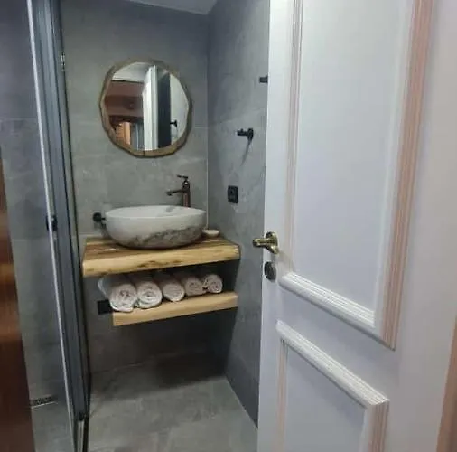 Bujtina Gjyshi Ilo Konukevi 4*